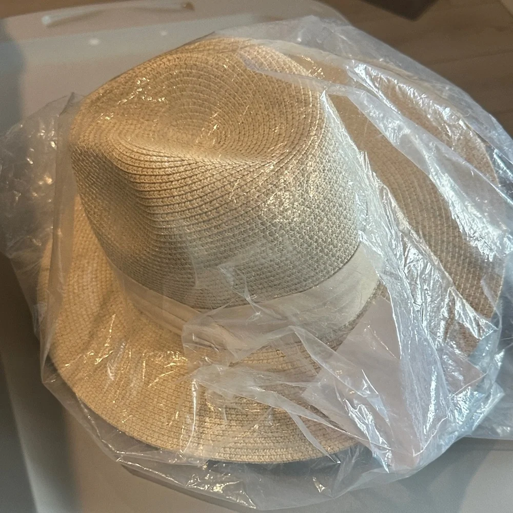 Elegant Cream Fedora Hat - Picture 2 of 6